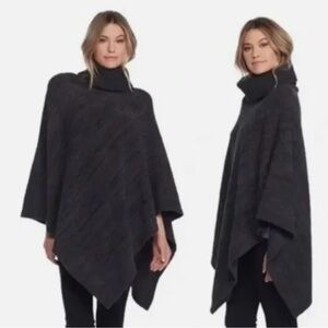 Barefoot Dreams Cozychic Point Dume Poncho Carbon (dark gray/black) OS PLUS